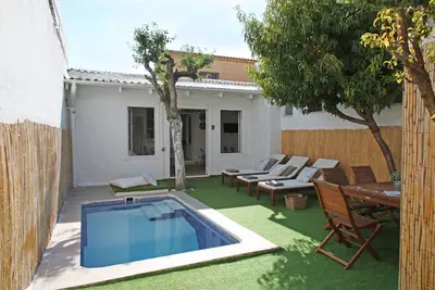 Image de Maison Blanche. Maison avec piscine à Barcelone Hutb-009 161