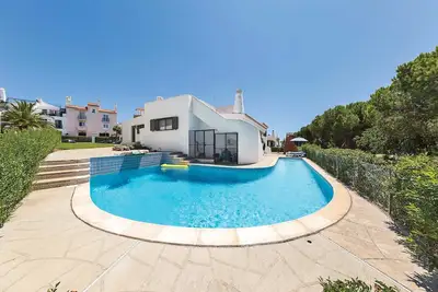 Image de Old Village area, walking distance to all amenities\/centre, private pool