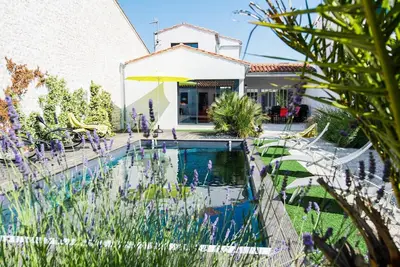 Image de Villa moderne de 180 m² avec piscine chauffée et Spa  sur l'Ile de ré