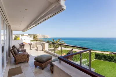 CoolHouses Algarve Luz face à la mer, maison avec 4 chambres et piscine, Casa da Pipa (4134 / Al)