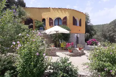 Image de Villa de Reve dans une Vallée Verdoyante avec Animaux, Piscine, Jacuzzi Externe