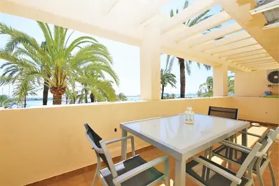 Image de Appartement spacieux avec piscine, Wifi et vue, Première ligne dans le port près des plages