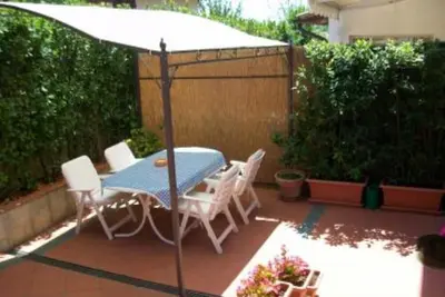 Image de Entre Florence et Sienne, pour connaitre la Toscane. Appartement trés calme et confortable dans Villa avec jarden. Merci de voir l' appréciations.