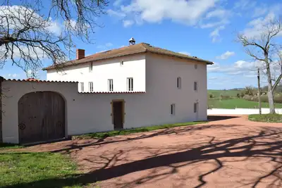 Image de Maison de caractère au cœur d'un Domaine équestre