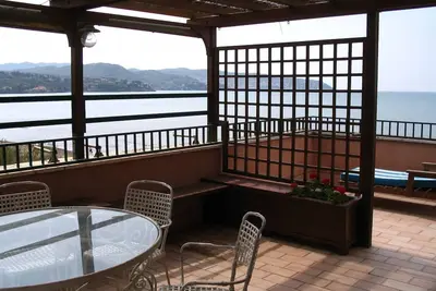 Image de Penthouse sur la plage avec accès direct À La Plage Giannella