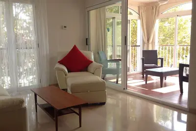 Charmant appartement de 2 chambres dans le port de Javea. Air conditionné, Wifi, piscine et garage sécurisé.
