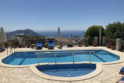 Villa Hilal, villa de luxe, grande piscine privée, magnifique vue panoramique.