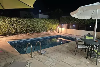 Détaché Villa Dans Cul-de-Sac avec piscine privée et vue sur la mer et WiFi gratuit.