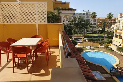 Image de Appartement avec grande terrasse, centre à 5 minutes à pied, plage à 150 mètres