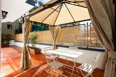 Sorrento Central Récemment rénové 2br appartement 2 salles de bains terrasse équipée WiFi.
