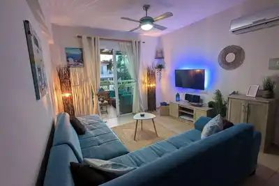 Appartement Andros - magnifique balcon, piscines, salle de gym, wifi et articles de plage