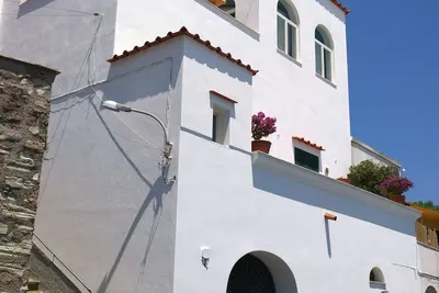 Image de Maison de charme avec patio et vue sur la mer