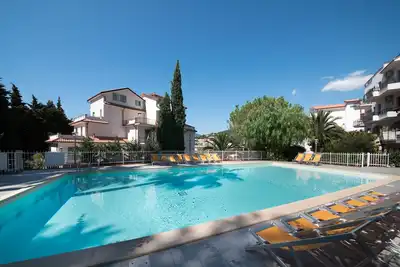Image de Famille & Vtt convivial - Piscine - Parking - Plage - WiFi - Climatisation - Bar