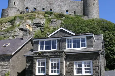 Image de 5 * bien à Harlech est situé au pied du château pour 12 personnes