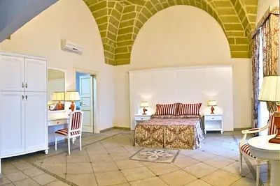 Image de Magnifique résidence centrale avec balcon avec vue sur la mer