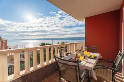 Appartement Bakota avec vue panoramique sur la mer, à seulement 200m de la mer