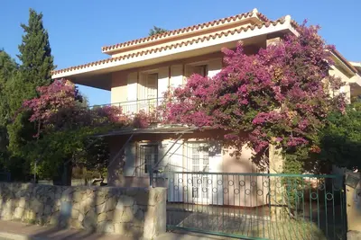 Image de Villa à 50 mètres de la plage blanche et de la mer cristalline de Budon