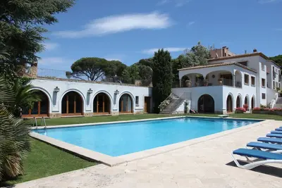 Image de La Villa fabuleuse avec une piscine privée de 25 x10 m