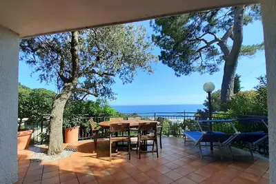 Image de Charmante villa en bord de mer entourée par la paisible pinède d'Andora