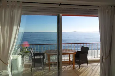 Image de Appartement de luxe avec vue sur la mer magnifique au bord de l'eau, internet, air-cond.
