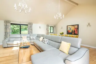 Image de Hillside Lodge - 8/10 personnes avec poêle à bois et bain à remous privé