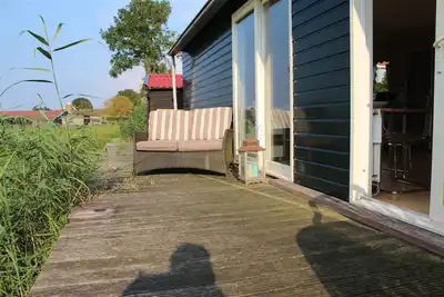Image de charmant cottage dans le vert à une digue en Durgerdam (Waterland) près d'Amsterdam