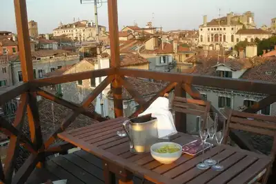 Stylish apartment 5 min walk from Rialto with roof terrace