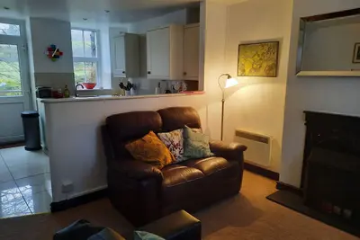 Image de Cottage sur les rives de la rivière Colwyn avec terrasse privée sur deux niveaux