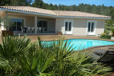 Image de Villa Dans Un Cadre Verdoyant
