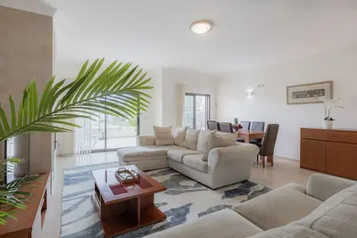 Image de Appartement de 4 chambres à proximité de la marina de Lagos et de la plage de Meia-praia, 42925 \/ Al