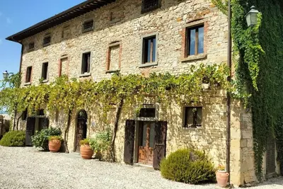 Image de Superbe palazzo\/villa avec piscine privée & superbes vues de la Toscane\/Ombrie