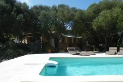 Image de \tMaison avec piscine, cadre exceptionnel de calme et de nature, vue sur mer