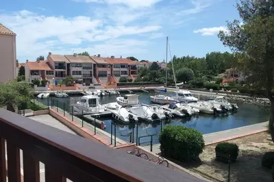 Image de Appartement de 2 chambres, exclusif, surplombant marina, piscine privé