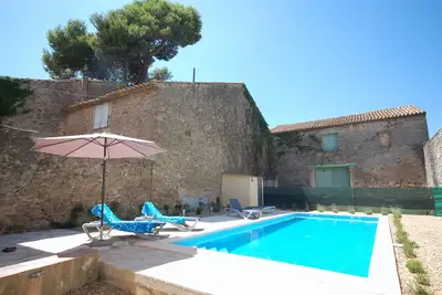 Image de Soleil de fin d'été. Piscine chauffée. Peut isoler