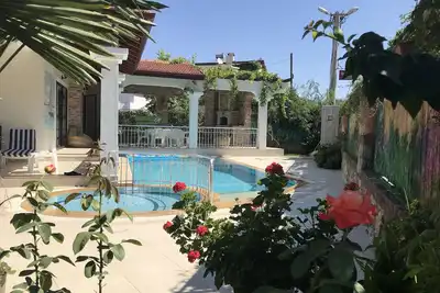 Image de Villa: piscine privée, barbecue et gdn fermé, vue sur la forêt, près de la plage, café, s'mkts