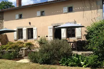 Image de Très privée, 5 chambres à coucher, ferme indépendante avec piscine privée, endroit paisible.