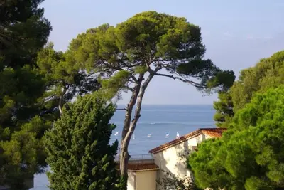Image de appartement avec vue sur mer, à 50m de la plage dans résidence très calme