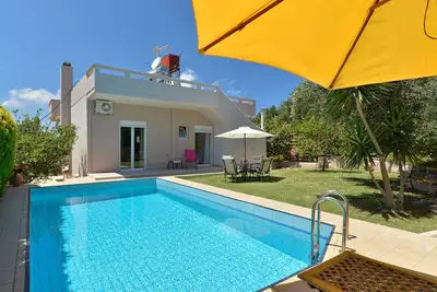 Image de Une villa de 4 chambres avec piscine privée, à 4 km de la plage