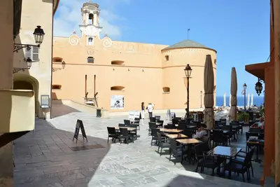 Image de F2 centre historique de la citadelle de Bastia