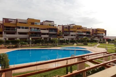 Image de appartement dans résidence, proche de la plage avec piscine, 2 chambres