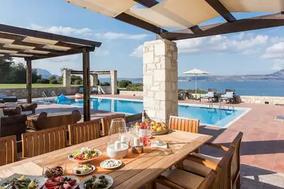 Image de Zoe, beautiful sea views, private pool, huge lawn, very near the sea.