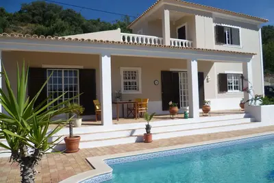 Image de Villa rurale isolée avec piscine privée et belles vues