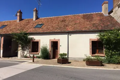 Image de Gy en Sologne, Cottage Solognot Traditionnel En Centre Village