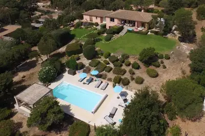 Image de villa standing, vue mer, piscine privée sécurisée et chauffée