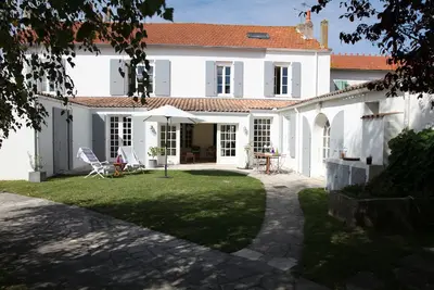Image de Grande maison de village avec piscine, proximité immédiate plages et commerces