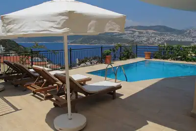 Image de Villa avec piscine privée et vue sur la mer