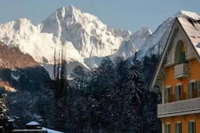 Image de Ski à Meribel par télécabine et Cure à Brides Les Bains - T3- 3* - 65 m²- 2 Ch