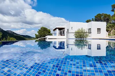 Image de Villa de luxe contemporaine dans une belle zone protégée à Ibiza