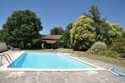 Image de Parfait propriété de vacances en famille avec un espace pour se détendre en milieu rural