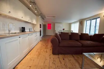 Image de Appartement de luxe Ă Ipswich avec deux lits et une terrasse sur le toit